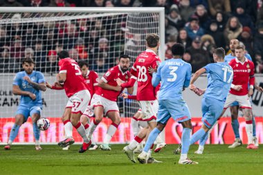 Leyton Orient takımından Jamie Donley 18 Şubat 2025 'te Wrexham-Leyton Orient maçında Wrexham-SToK Cae Ras, Wrexham, İngiltere' de 1-2 berabere kaldı.