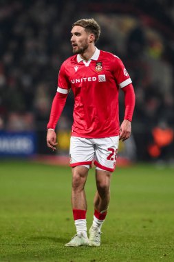 Wrexham takımından Sam Smith, Wrexham - Leyton Orient maçı sırasında Wrexham - SToK Cae Ras, Wrexham, Birleşik Krallık, 18 Şubat 2025
