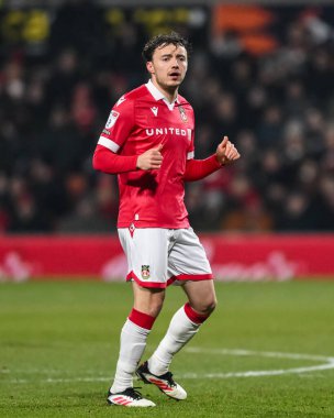 Wrexham takımından Ollie Rathbone 18 Şubat 2025 'te Wrexham, SToK Cae Ras, Wrexham, İngiltere' de Leyton Orient 'e karşı oynamıştır.