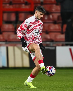 Wrexham 'dan Ryan Longman, 18 Şubat 2025' te İngiltere 'de oynanan SToK Cae Ras, Wrexham-Leyton Orient maçında Sky Bet Ligi 1 maçında ısınma turunda