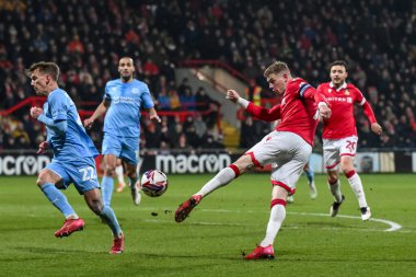 Wrexham 'dan James McClean, 18 Şubat 2025' te Wrexham-Leyton Orient maçında Wrexham-SToK Cae Ras, Wrexham, İngiltere 'de gol attı.