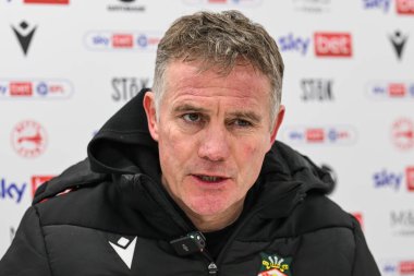 Wrexham 'ın Phil Parkinson Menajeri, 18 Şubat 2025 tarihinde Wrexham - Leyton Orient maçı sırasında Wrexham maçı sonrası basın toplantısı düzenledi.