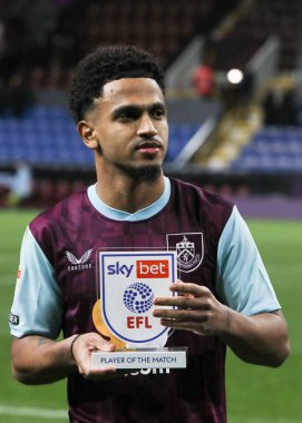 Burnley 'den Marcus Edwards 21 Şubat 2025' te Burnley 'in Sheffield' e karşı oynadığı Turf Moor, Burnley 'deki Gökyüzü İddia Şampiyonası maçında MOTM' yi kazandı.