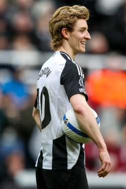 Newcastle United takımından Anthony Gordon, 23 Şubat 2025 'te İngiltere' nin Newcastle kentinde oynanan Premier League maçı Newcastle United ve Nottingham Forest maçında tepki gösterdi.