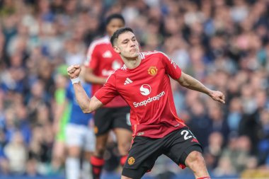 Manchester United takımından Manuel Ugarte, 22 Şubat 2025 tarihinde Goodison Park, Liverpool 'da oynanan Premier League maçında Everton Manchester United' a karşı 2-2 'lik galibiyet golünü kutluyor.