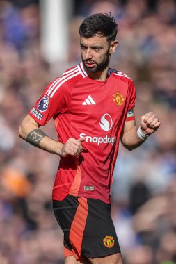 Manchester United takımından Bruno Fernandes 22 Şubat 2025 tarihinde Goodison Park, Liverpool, İngiltere 'de oynanan Everton Manchester United maçında