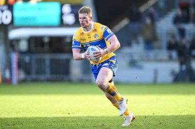 Leeds Rhinos takımından Tom Holroyd, 22 Şubat 2025 'te Salford Community Stadyumu' nda oynanan Betfred Süper Lig karşılaşmasında Salford Red Devils - Leeds Rhinos maçında ilk hamlesini yaptı.