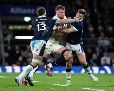 İngiltere 'den Ollie Chessum, 22 Şubat 2025 tarihinde Twickenham, İngiltere' deki Allianz Stadyumu 'nda İskoçya' ya karşı oynanan 2025 Guinness 6.