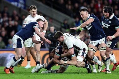 İskoçyalı Duhan van der Merwe, 22 Şubat 2025 tarihinde İngiltere 'nin Twickenham kentindeki Allianz Stadyumu' nda oynanan 2025 Guinness 6 Milletler maçı sırasında İngiltere 'nin Ben Curry tarafından yenildi.