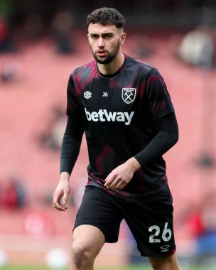 West Ham United takımının oyuncusu Maximilian Kilman, 22 Şubat 2025 tarihinde İngiltere 'nin Emirates Stadyumu' nda oynanan Premier League maçından önce ısındı.