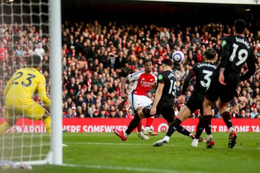 Gabriel of Arsenal, 22 Şubat 2025 tarihinde Birleşik Krallık 'taki Emirates Stadyumu' nda oynanan Premier League maçında Batı Ham United 'a karşı Arsenal maçında çekim yaptı.