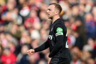 West Ham United takımından Jarrod Bowen, 22 Şubat 2025 'te Birleşik Krallık' taki Emirates Stadyumu 'nda oynanan Premier League maçında Arsenal ile West Ham United karşılaşmasını izledi.