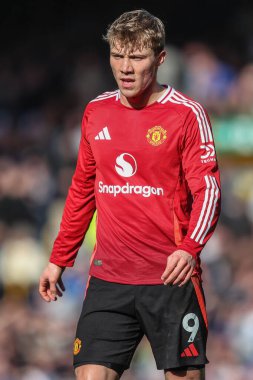 Manchester United takımından Rasmus Hjlund Premier League maçında Everton, Manchester United 'a karşı Goodison Park, Liverpool, Birleşik Krallık' ta 22 Şubat 2025