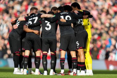 West Ham United, 22 Şubat 2025 tarihinde Birleşik Krallık 'taki Emirates Stadyumu' nda oynanan Premier League karşılaşması öncesinde bir araya geldi.