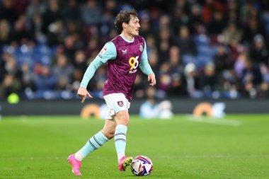 Burnley 'den Connor Roberts 21 Şubat 2025' te Burnley - Sheffield maçında Burnley - Sheffield maçında topu ayaklarının dibine aldı.