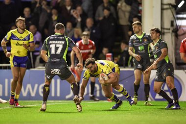 Warrington Wolves 'un Toby King' i, 21 Şubat 2025 'te Warrington, İngiltere' deki Luke Littler Stadyumu 'nda oynanan Warrington Wolves ve Catalans Dragons maçında bir deneme için sahaya çıkıyor.