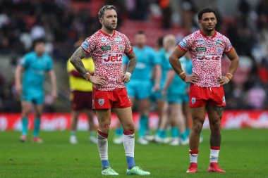 Leigh Leoparları 'ndan Gaz O' Brien, 23 Şubat 2025 'te Leigh Spor Köyü, Leigh, Birleşik Krallık' ta oynanan Betfred Süper Lig 2. Raundda Leigh Leopards - Huddersfield Giants maçında kaptanların meydan okuması sonrasında büyük ekranı izliyor.