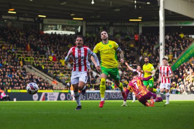 Stoke City 'den Ali Al-Hamadi 22 Şubat 2025' te Norwich City, Norwich City 'de Stoke City' ye karşı oynanan Sky Bet Şampiyonası maçında Norwich City 'den Angus Gunn' ı turluyor.