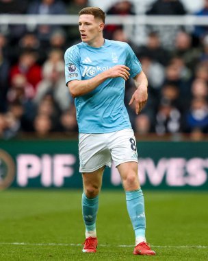 Nottingham Ormanı 'ndan Elliot Anderson, Premier League maçı sırasında Newcastle United ile Nottingham Ormanı arasında 23 Şubat 2025' te St. James 's Park, Newcastle' da oynanacak.