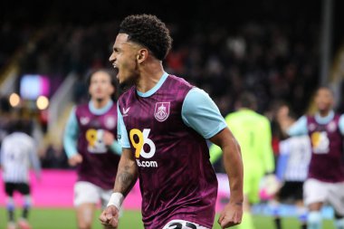 Burnley 'den Marcus Edwards, 21 Şubat 2025' te Burnley ile Sheffield arasında oynanan Gökyüzü İddia Şampiyonası maçında 1-0 'lık golü kutluyor.