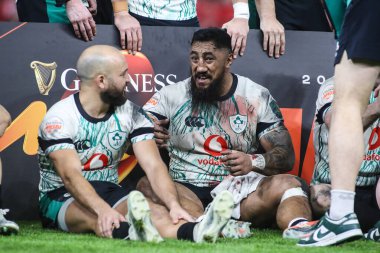 2025 Guinness maçında İrlanda 'dan Bundee Aki ve Jamison Gibson-Park, 22 Şubat 2025' te İngiltere 'nin Cardiff şehrindeki Principality Stadyumu' nda Galler ve İrlanda maçına çıktılar.