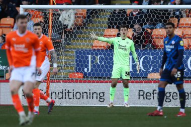 Blackpool takımından Harry Tyrer, Blackpool - Crawley Town maçında 22 Şubat 2025 'te Bloomfield Road, Blackpool' da karşılaştı.