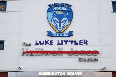 Luke Littler Stadyumu 'nun adı Halliwell Jones Stadyumu' ndan sadece ikinci tur Betfred Süper Lig karşılaşması sırasında değiştirildi. Warrington Wolves, Catalans Dragons 'a karşı Luke Littler Stadyumu, Warrington, İngiltere