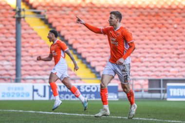 Blackpool 'dan Lee Evans, 21 Şubat 2025' te Bloomfield Road, Blackpool 'da oynanan Blackpool-Crawley Town maçında 3-1 kazanma hedefini kutluyor.