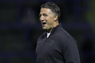 Warrington Wolves 'un baş antrenörü Sam Burgess, 21 Şubat 2025' te Warrington, İngiltere 'deki Luke Littler Stadyumu' nda Warrington Wolves ve Catalans Dragons maçının 2. turu olan Betfred Süper Lig karşılaşmasından önce geldi.