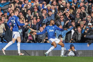 Everton 'dan Beto, 22 Şubat 2025 tarihinde İngiltere' nin Liverpool kenti Goodison Park 'ta oynanan Premier League maçında Manchester United' a karşı 1-0 'lık galibiyetini kutluyor.