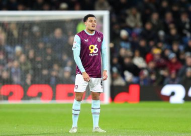 Burnley takımından CJ Egan-Riley, Burnley ile Sheffield maçında 21 Şubat 2025 'te Turf Moor, Burnley' de karşılaştı.