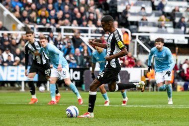 Newcastle United takımından Alexander Isak, 23 Şubat 2025 tarihinde İngiltere 'nin Newcastle şehrinde oynanan Premier League maçı Newcastle United - Nottingham Forest maçında 3-1 öne geçmek için penaltı aldı.