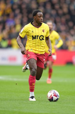 Watford 'dan Jeremy Ngakia 23 Şubat 2025' te Watford, Watarage Road, Watford 'da Luton Town' a karşı oynanan Gökyüzü İddia Şampiyonası maçında topa vuruyor.