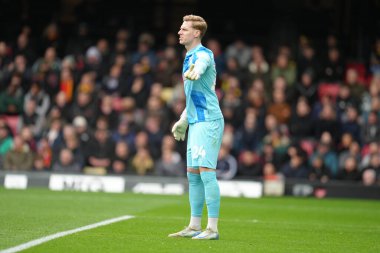 Luton Town 'dan Thomas Kaminski, 23 Şubat 2025' te Watford, Watarage Road, Watford 'da Luton Town' a karşı oynanan Gökyüzü İddia Şampiyonası maçında oyuncularına talimat veriyor.