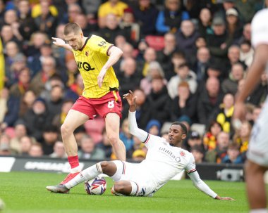 Luton Town 'dan Isaiah Jones, Watford Sky Bet Şampiyonası' nda Watford-Luton Town maçında Watarage Road, Watford, Birleşik Krallık 'ta Giorgi Chakvetadze ile karşı karşıya geldi.