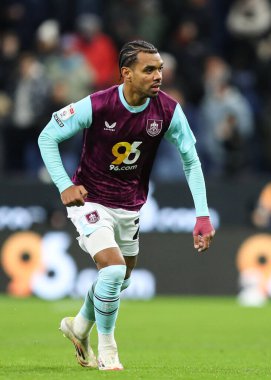 Burnley takımından Lucas Pires, Burnley 'nin Sheffield' e karşı oynadığı 21 Şubat 2025 'teki Turf Moor, Burnley' de oynadığı maç sırasında