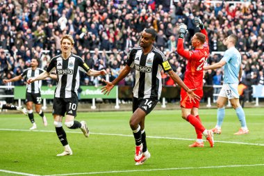 Newcastle United 'tan Alexander Isak, Premier League maçı Newcastle United ve Nottingham Forest maçında 23 Şubat 2025' te St. James 's Park, Newcastle, İngiltere' de 4-1 kazanma hedefini kutluyor.