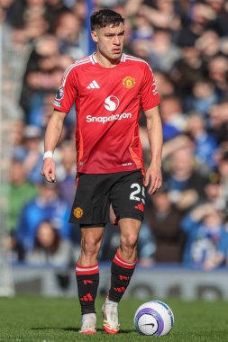 Manchester United takımından Manuel Ugarte, 22 Şubat 2025 'te Goodison Park, Liverpool' da oynanan Premier League maçında Everton Manchester United 'a karşı.