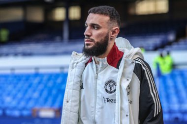 Manchester United takımından Noussair Mazraoui, 22 Şubat 2025 tarihinde İngiltere 'nin Liverpool eyaletinin Goodison Park kentinde oynanan Premier League maçında Everton ve Manchester United maçına geldi.