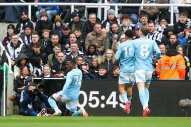 Nottingham Ormanı 'ndan Callum Hudson-Odoi, Premier League maçı Newcastle United - Nottingham Forest maçında 23 Şubat 2025' te St. James 's Park, Newcastle' da 0-1 kazanma hedefini kutluyor.