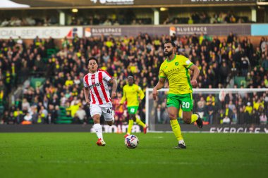 Norwich City 'den Anis Slimane, Stoke City' den Milyon Manhoef Gökyüzü İddia Şampiyonası maçında Norwich City, Norwich City 'ye karşı Norwich Road, Norwich, İngiltere, 22 Şubat 2025