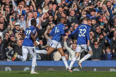 Everton 'dan Beto, 22 Şubat 2025 tarihinde İngiltere' nin Liverpool kenti Goodison Park 'ta oynanan Premier League maçında Manchester United' a karşı 1-0 'lık galibiyetini kutluyor.