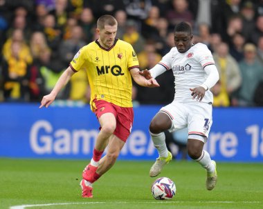 Watford 'dan Giorgi Chakvetadze ve Luton Town' dan Marvelous Nakamba 23 Şubat 2025 'te Watford-Luton Town maçında top mücadelesi veriyor.