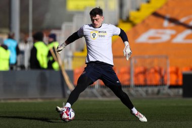 Blackpool 'dan Harry Tyrer, maç öncesi ısınma maçında Blackpool - Crawley Town maçı var. Bloomfield Road, Blackpool, Birleşik Krallık, 22 Şubat 2025