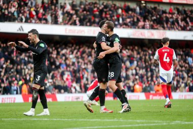 Maximilian Kilman, 22 Şubat 2025 'te Birleşik Krallık' taki Emirates Stadyumu 'nda oynanan Premier League maçı Arsenal-West Ham United maçının ardından West Ham United takımının zaferini kutladı.