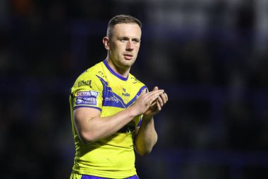Warrington Wolves 'tan Ben Currie, 21 Şubat 2025' te İngiltere 'nin Warrington Stadyumu' nda oynanan Betfred Süper Lig karşılaşması Warrington Wolves - Catalans Dragons maçının ardından ev sahibi taraftarları alkışlıyor.