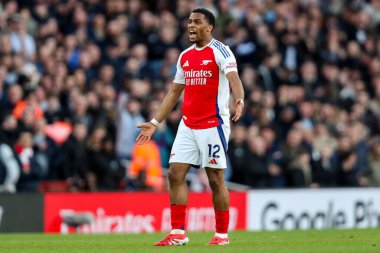 Arsenal 'den Jurrien Timber, 22 Şubat 2025' te Birleşik Krallık 'taki Emirates Stadyumu' nda oynanan Premier League karşılaşmasında tepki gösterdi.