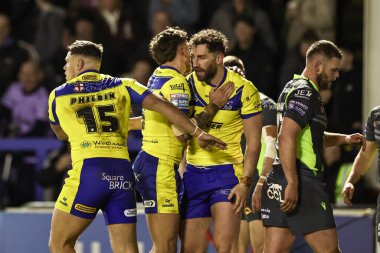 Warrington Wolves 'tan Toby King, 21 Şubat 2025' te İngiltere 'nin Warrington Stadyumu' nda oynanan Warrington Wolves - Catalans Dragons maçında denemesini kutluyor.