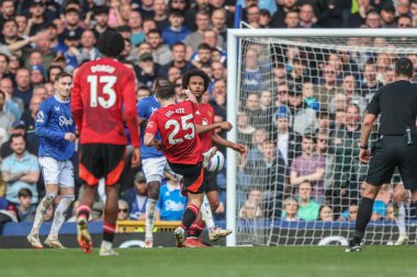 Manchester United takımından Manuel Ugarte, 22 Şubat 2025 'te Goodison Park, Liverpool' da oynanan Premier League maçında Everton ve Manchester United maçında 2-2 berabere kaldı.