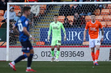 Blackpool takımından Harry Tyrer, Blackpool - Crawley Town maçında 22 Şubat 2025 'te Bloomfield Road, Blackpool' da karşılaştı.